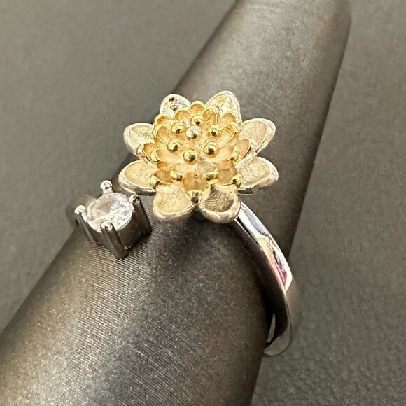 White Lotus Flower Floral Rotating Spinning CV Anxiety Fidget Ring Size 9 - Picture 4 of 6